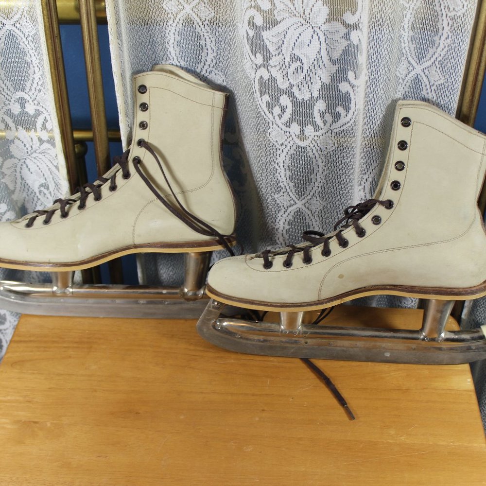 Vintage Riedell  Ice Skates Made in Red Wing Minnesota Size 8M
